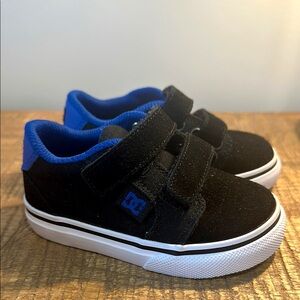 DC Kids Black and Blue Suede Leather Canvas Anvil Velcro Sneakers size 5